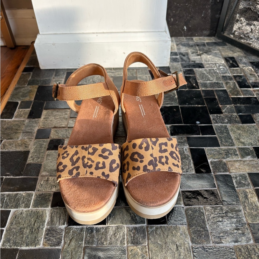 Toms Tan and Brown Leopard Sandals